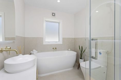 Photo of property in 1/31 Oteha Valley Road, Northcross, Auckland, 0632