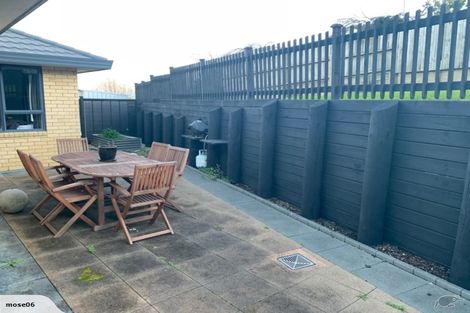 Photo of property in 24 Piper Place, Goodwood Heights, Auckland, 2105