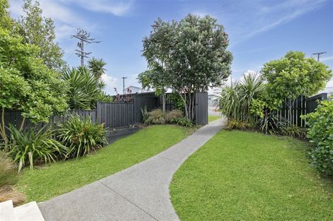 Photo of property in 1/137 Rangatira Road, Beach Haven, Auckland, 0626