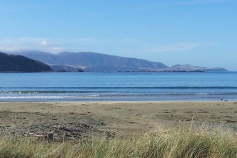 Photo of property in 89 Queens Drive, Lyall Bay, Wellington, 6022