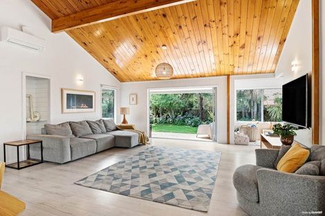 Photo of property in 17 Onepu Lane, Manly, Whangaparaoa, 0930