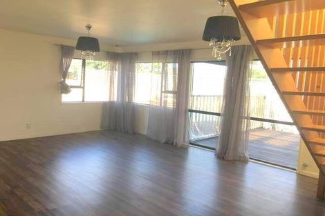 Photo of property in 4 Landsberg Way, Windsor Park, Auckland, 0632