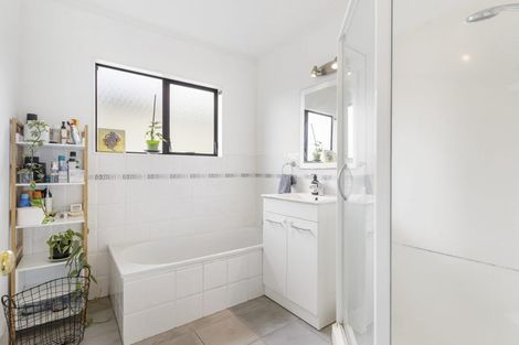 Photo of property in 2/23 Heathglen Place, Bayview, Auckland, 0629