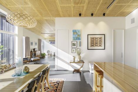 Photo of property in 124 Bowhill Road, New Brighton, Christchurch, 8083