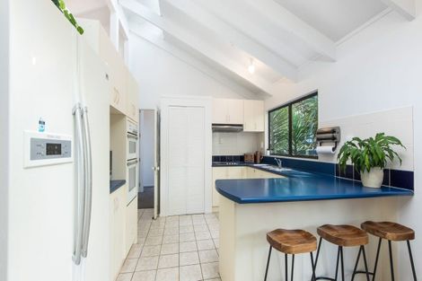 Photo of property in 14 Woodhouse Place, West Harbour, Auckland, 0618