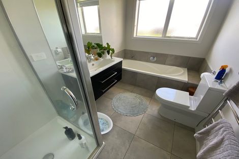 Photo of property in 28 Richardson Road, Omokoroa, 3114