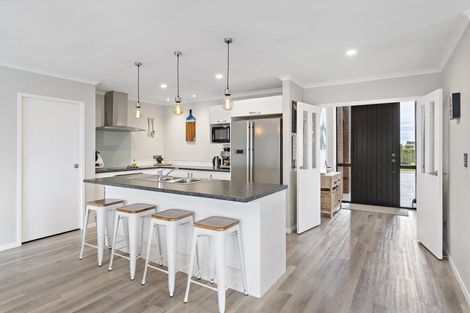 Photo of property in 4 Routhan Way, Carterton, 5713