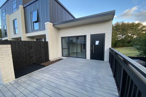 Photo of property in 41f Camelot Place, Glenfield, Auckland, 0629