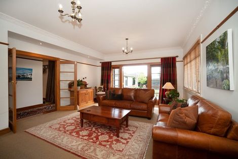 Photo of property in 37 Manapouri Crescent, Hokowhitu, Palmerston North, 4410