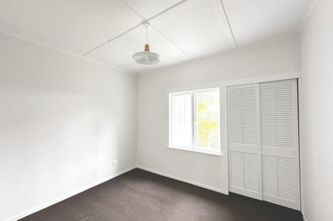 Photo of property in 1/17 Lyons Avenue, Murrays Bay, Auckland, 0630