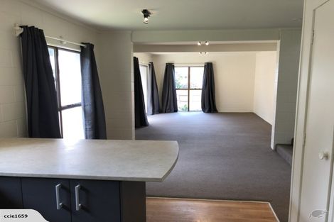 Photo of property in 14 Teviot Place, Totara Vale, Auckland, 0629