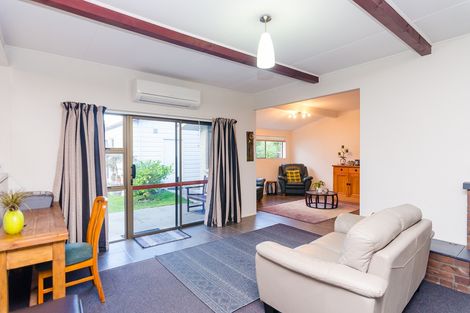 Photo of property in 32 Victoria Street, Carterton, 5713