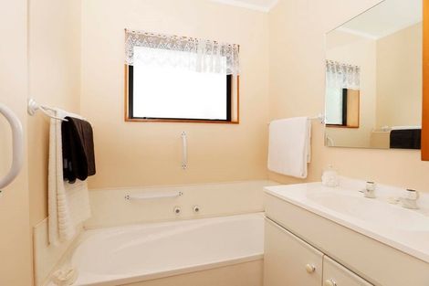 Photo of property in 22 Johnsview Terrace, Hillcrest, Hamilton, 3216