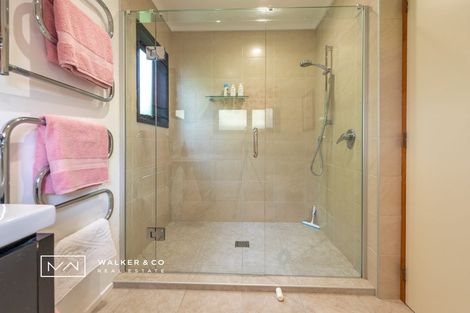 Photo of property in 1 Bathurst Street, Silverstream, Upper Hutt, 5019