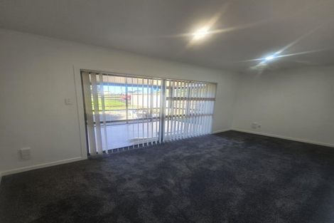 Photo of property in 9 Tatau Way, Te Atatu Peninsula, Auckland, 0610