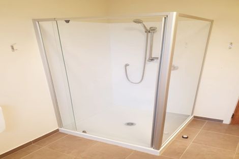 Photo of property in 2 Nutsey Avenue, Northcote, Auckland, 0627