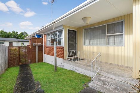 Photo of property in 3/305 Great North Road, Henderson, Auckland, 0612