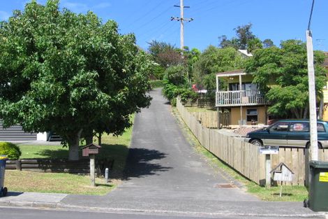 Photo of property in 33 Santiago Crescent, Unsworth Heights, Auckland, 0632