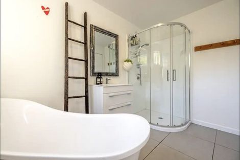 Photo of property in 26 Ocean Road, Surfdale, Waiheke Island, 1081