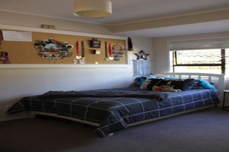 Photo of property in 90 William Bayes Place, Red Beach, 0932
