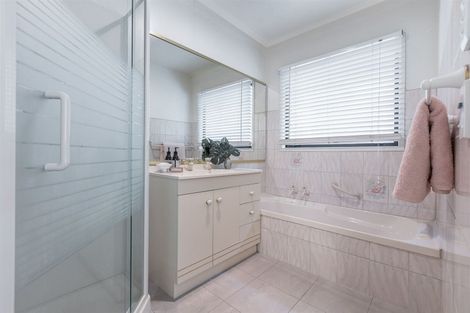 Photo of property in 3 Fielding Crescent, Farm Cove, Auckland, 2012