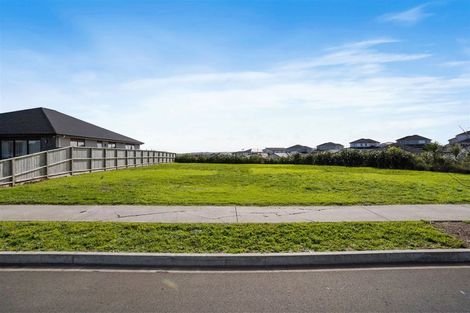 Photo of property in 70 Twin Parks Rise, Papakura, 2110