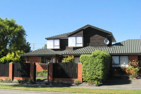 Photo of property in 2/61 Westgrove Avenue, Avonhead, Christchurch, 8042