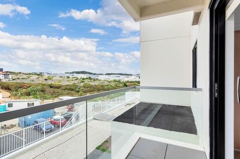 Photo of property in Apollo Apartments, 201/46 Rosedale Road, Rosedale, Auckland, 0632