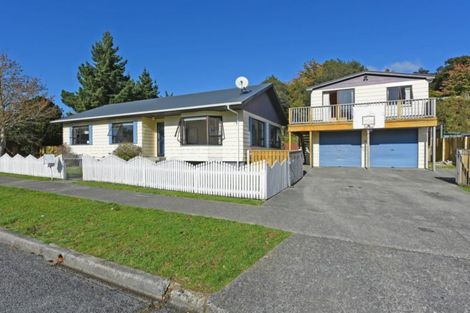 Photo of property in 2 Moonstone Grove, Birchville, Upper Hutt, 5018