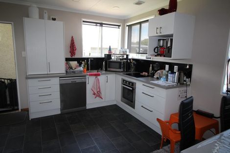 Photo of property in 12 Raglan Avenue, Cloverlea, Palmerston North, 4412