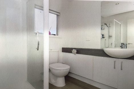 Photo of property in 1a/60 Masons Road, Oteha, Auckland, 0632