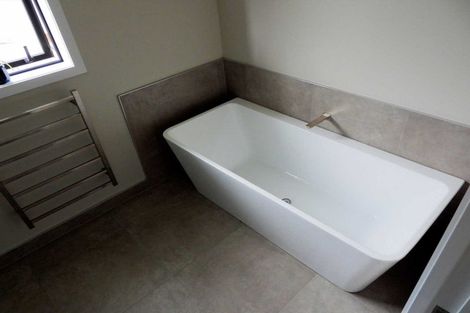 Photo of property in 35 Tahuna Minhinnick Drive, Glenbrook, 2681