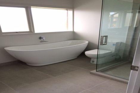 Photo of property in 9 Seaview Road, Castor Bay, Auckland, 0620