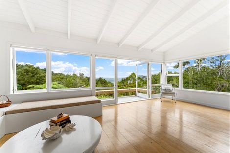 Photo of property in 16 Grand View Road, Leigh, 0985