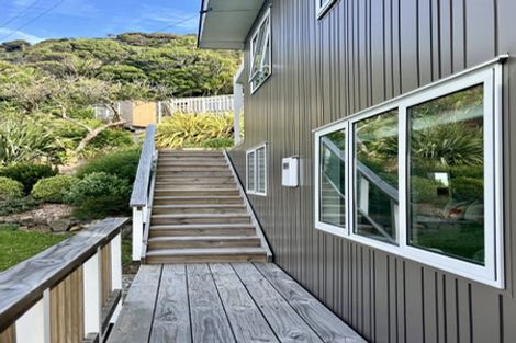 Photo of property in 15 Piha Road, Piha, New Lynn, 0772