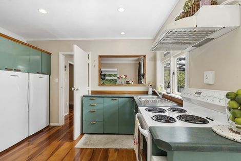 Photo of property in 64 Airlie Road, Plimmerton, Porirua, 5026