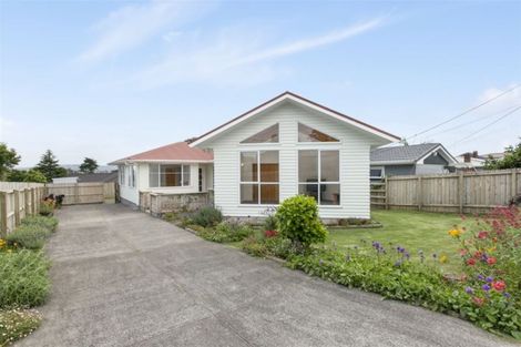 Photo of property in 10 Waione Avenue, Te Atatu Peninsula, Auckland, 0610
