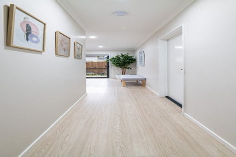 Photo of property in 3/504 Swanson Road, Ranui, Auckland, 0612