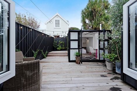 Photo of property in 72 Elizabeth Street, Mount Victoria, Wellington, 6011