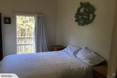 Photo of property in 40b Staincross Street, Green Bay, Auckland, 0604