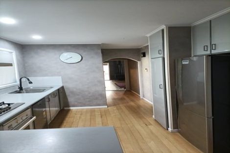 Photo of property in 5 Sutton Crescent, Papatoetoe, Auckland, 2025