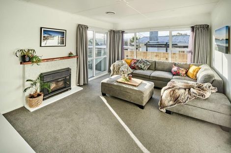 Photo of property in 3 Catherine Crescent, Paparangi, Wellington, 6037