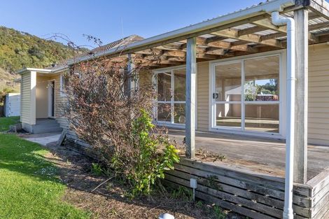 Photo of property in 3 Main Rd Ngakawau, Ngakawau, 7824