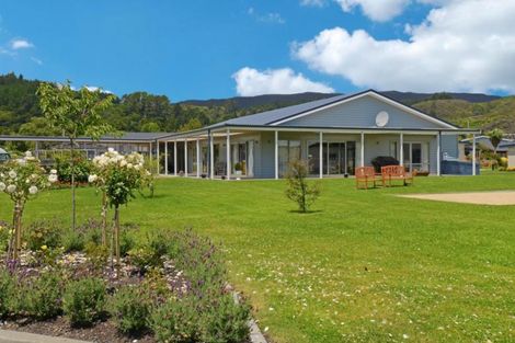 Photo of property in 1094 Fergusson Drive, Clouston Park, Upper Hutt, 5018