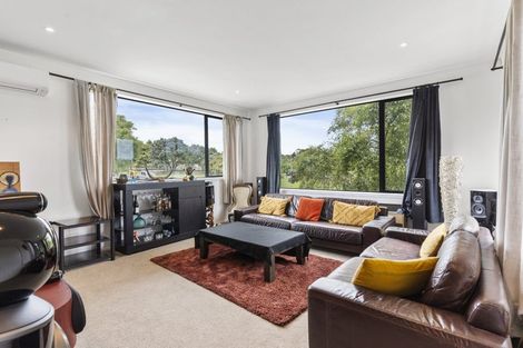 Photo of property in 2 Sunvista Avenue, Oteha, Auckland, 0632