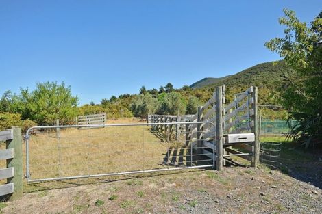 Photo of property in 43 Cross Creek Road, Western Lake, Featherston, 5773