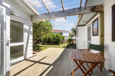 Photo of property in 4 Merehai Place, Snells Beach, 0920