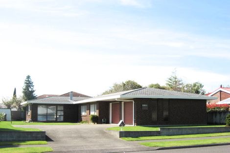 Photo of property in 162 Heta Road, Highlands Park, New Plymouth, 4312
