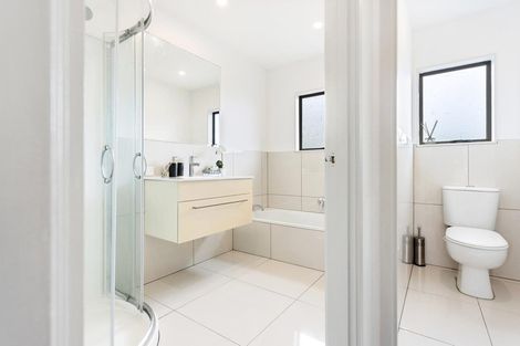 Photo of property in 1/9 Rewarewa Road, Te Atatu Peninsula, Auckland, 0610