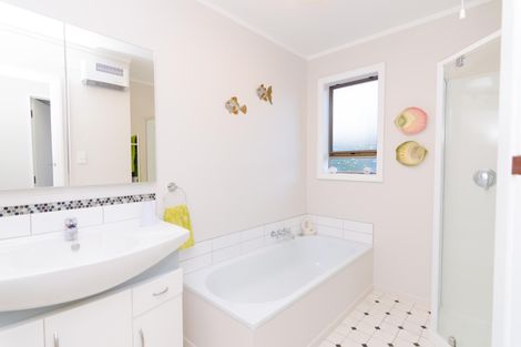 Photo of property in 32 Victoria Street, Carterton, 5713